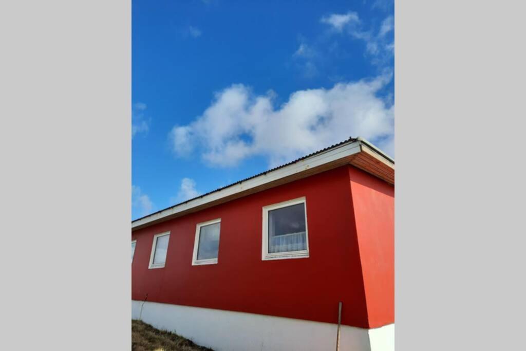 The Red House Near The Sea Apartment Njarthvik ภายนอก รูปภาพ
